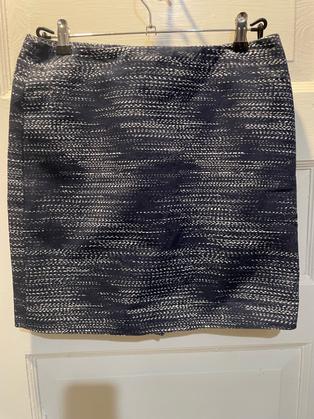 Jones New York Signature Petite Navy and White Skirt, Size 8P